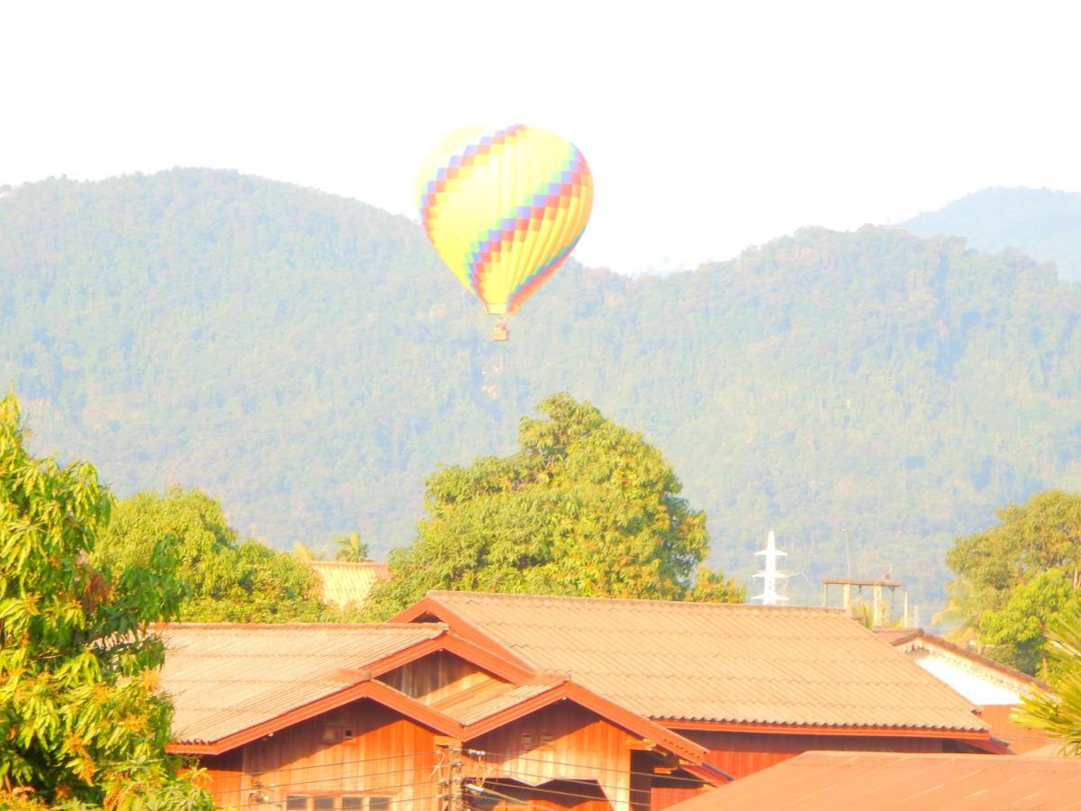 Vang Vieng Camellia Hotel Exteriör bild